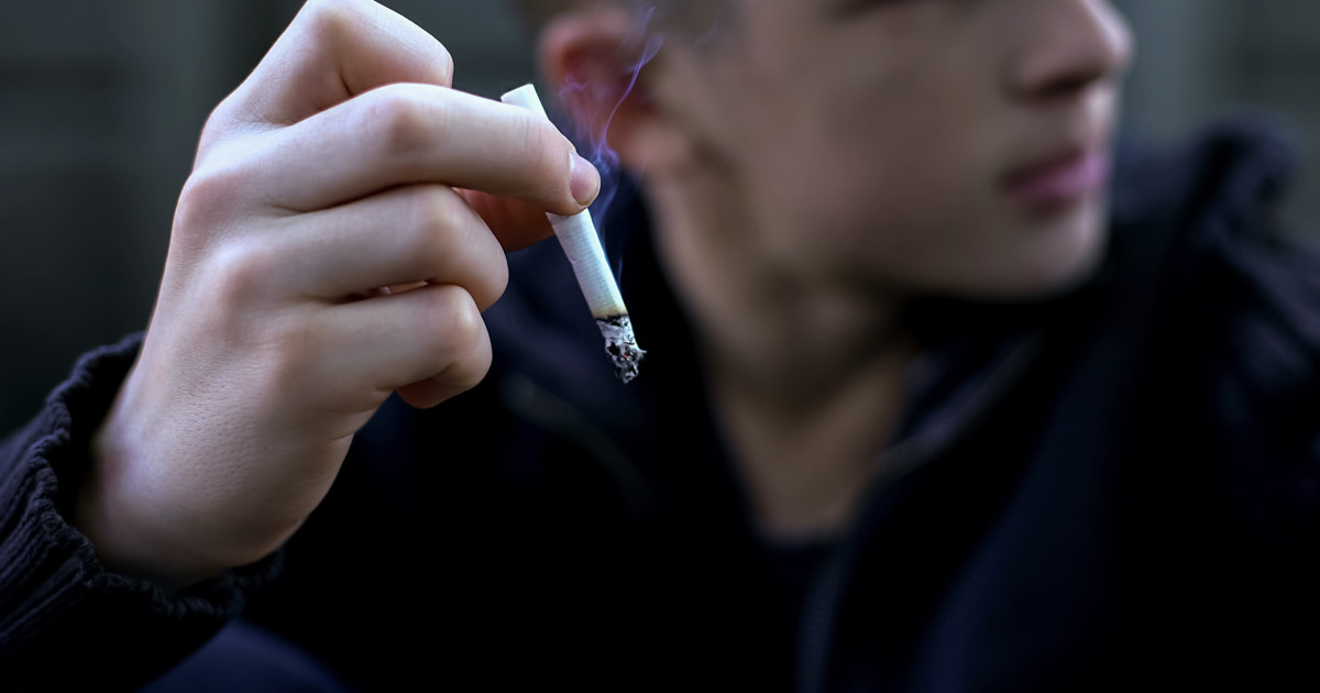 Farvel og tobak: Kommuner forbyder rygning ved legepladser