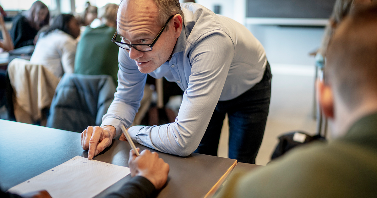 Skolen skal tage sin autoritet tilbage